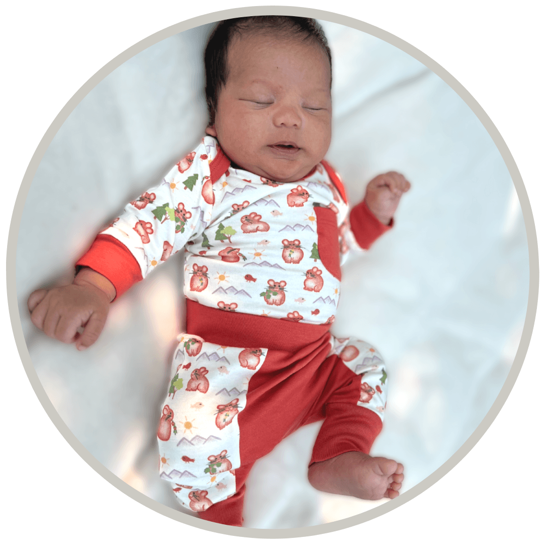 Gender-neutral newborn outfits size 0-3 months