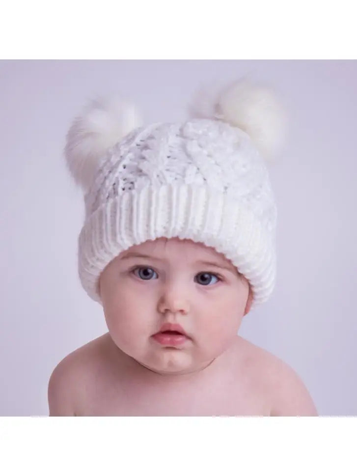 Gender-neutral pom pom baby hat